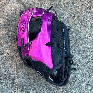 Girls softball glove